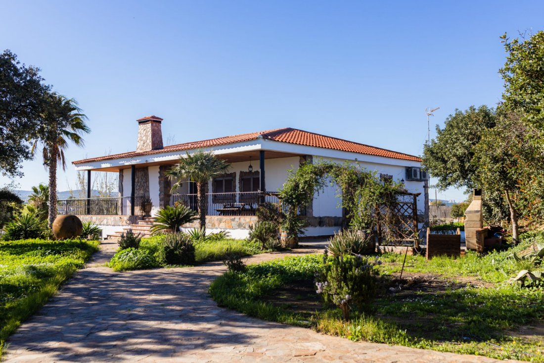 Chalets en perfecto estado para vivir, muy amplio, mejor ver.