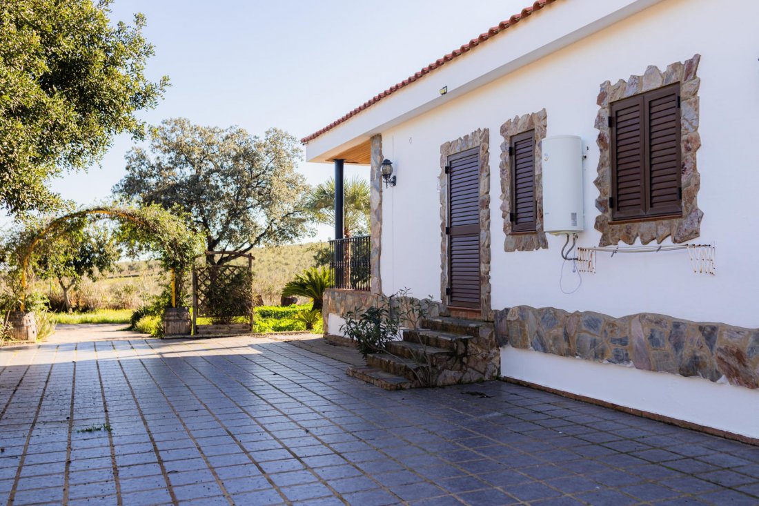 Chalets en perfecto estado para vivir, muy amplio, mejor ver.