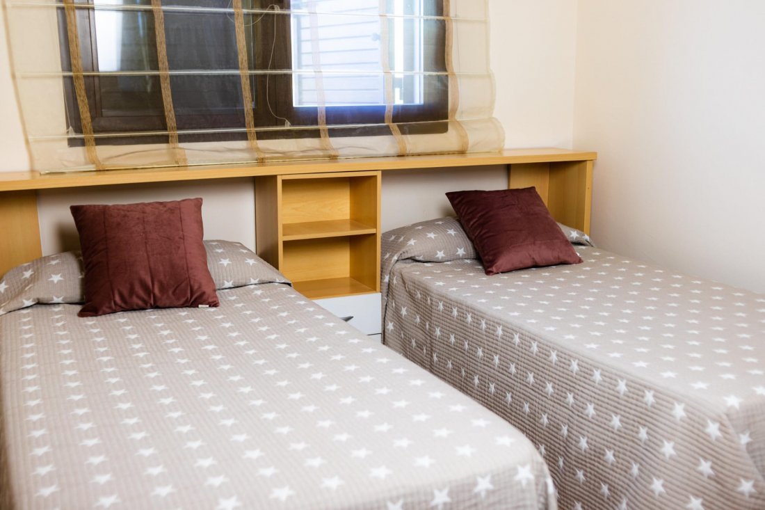 Chalets en perfecto estado para vivir, muy amplio, mejor ver.